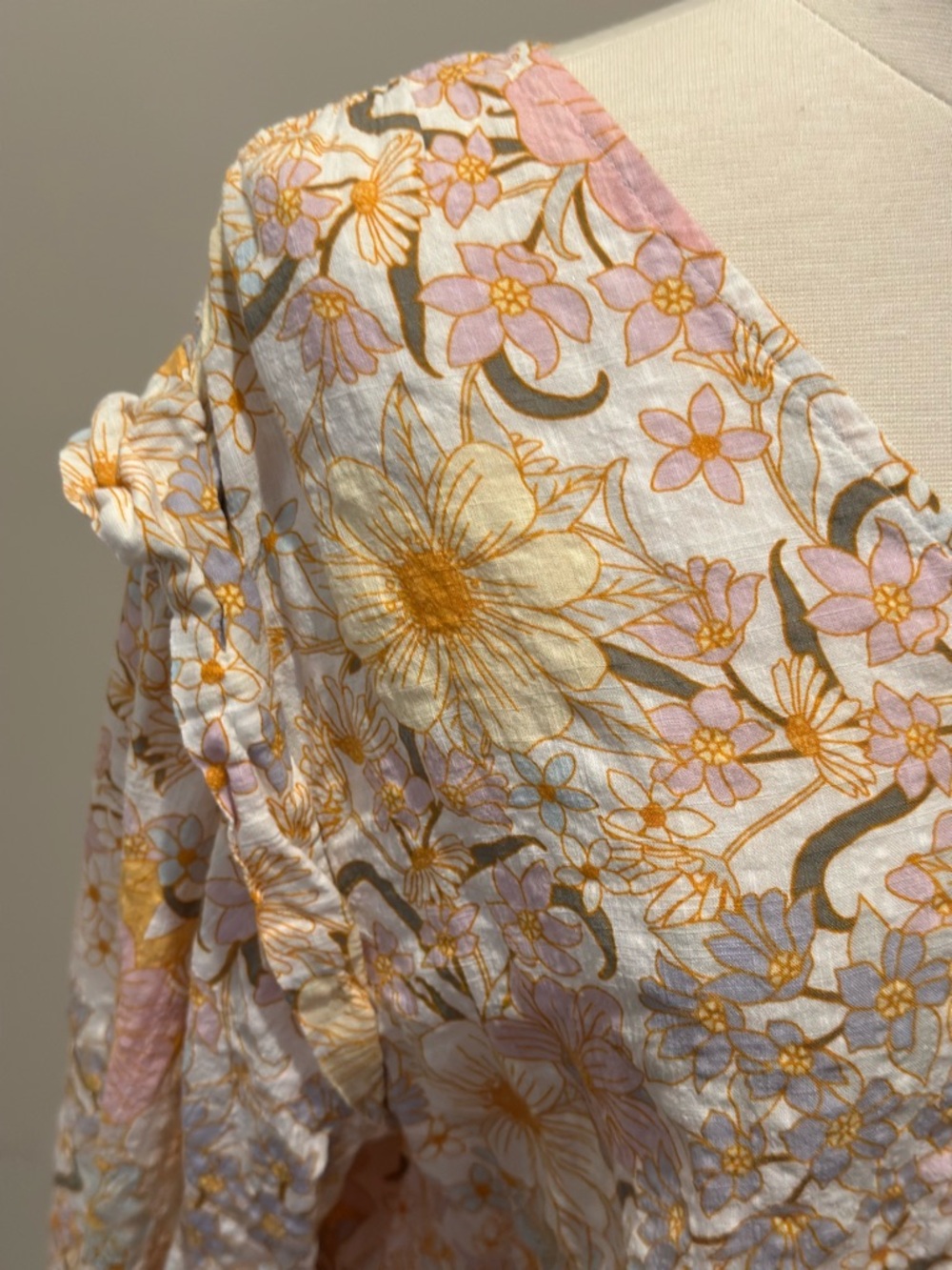 A.N.A. Floral V-Neck Top in Soft Pastels - Picture 5 of 10